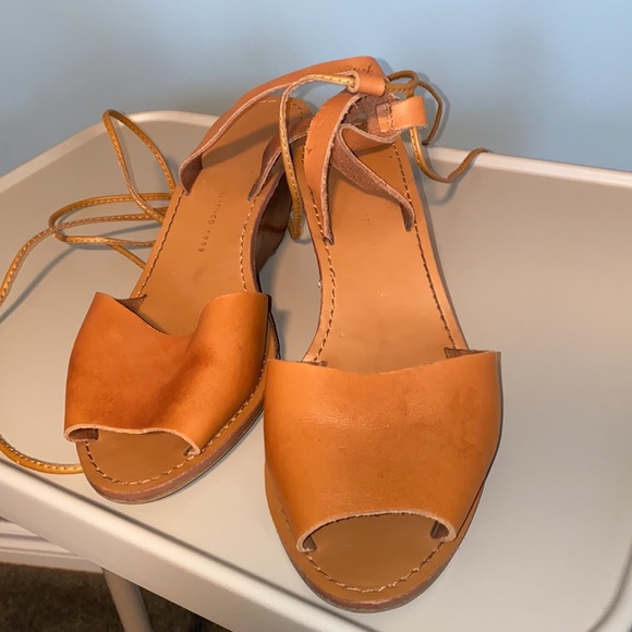 Gap ankle wrap leather heels size 9.5 - Picture 2 of 5